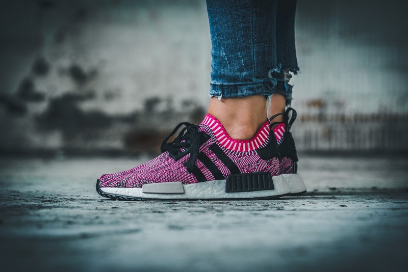 Adidas nmd r1 primeknit black shock pink best sale